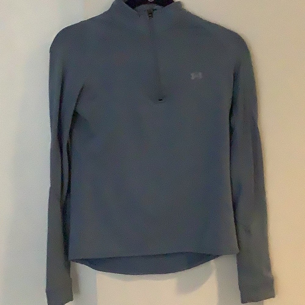 Women’s small pullover Under Armour with sleeve zipper. See logo wear & tear.
